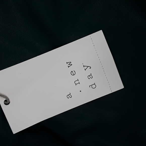 A NEW DAY Women's Green Faux Leather Trendy Contemporary A-Line Midi Skirt NWT - Picture 7 of 7